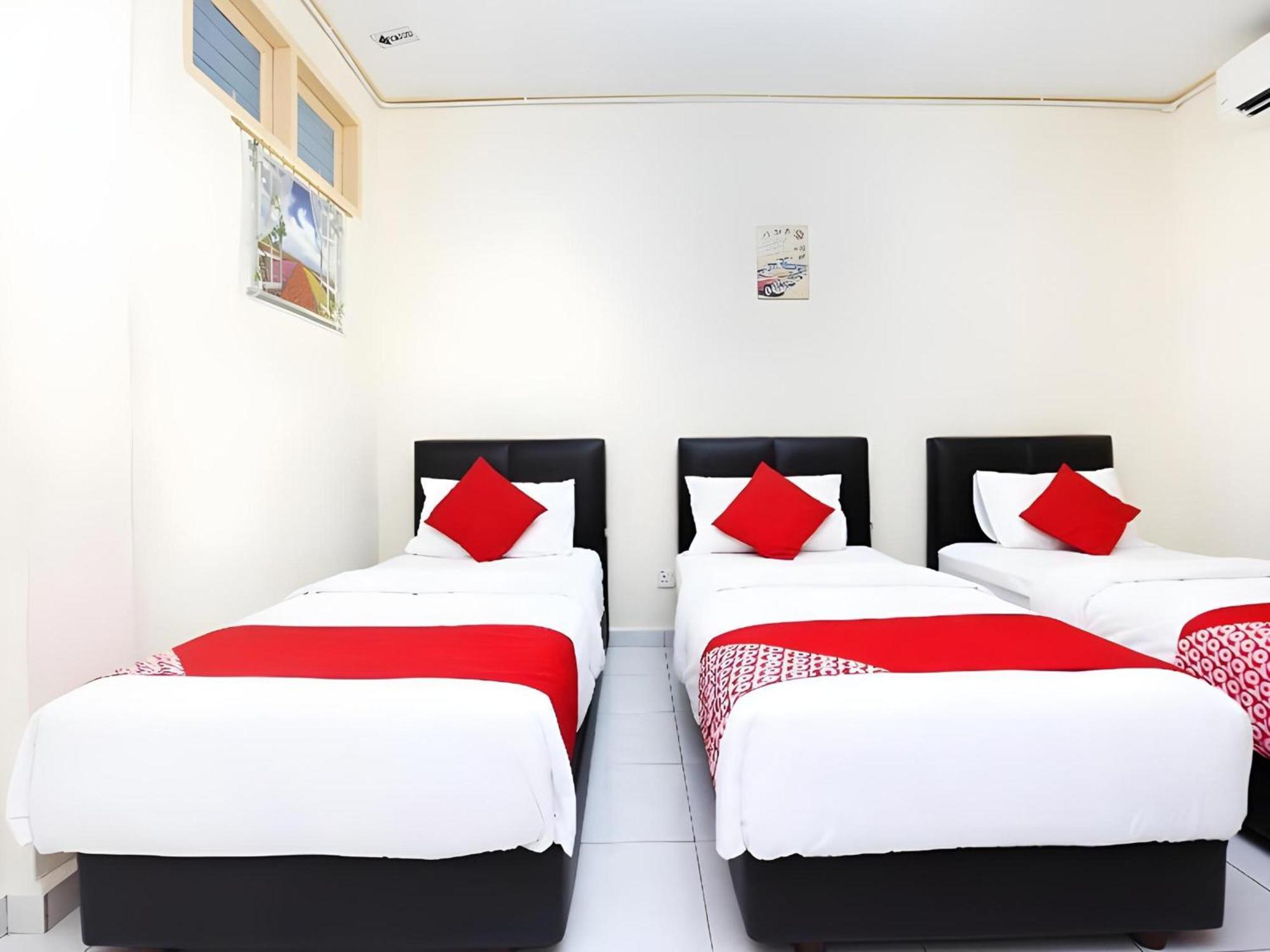 Super Oyo 89640 Hotel Pelangi Маранг Экстерьер фото