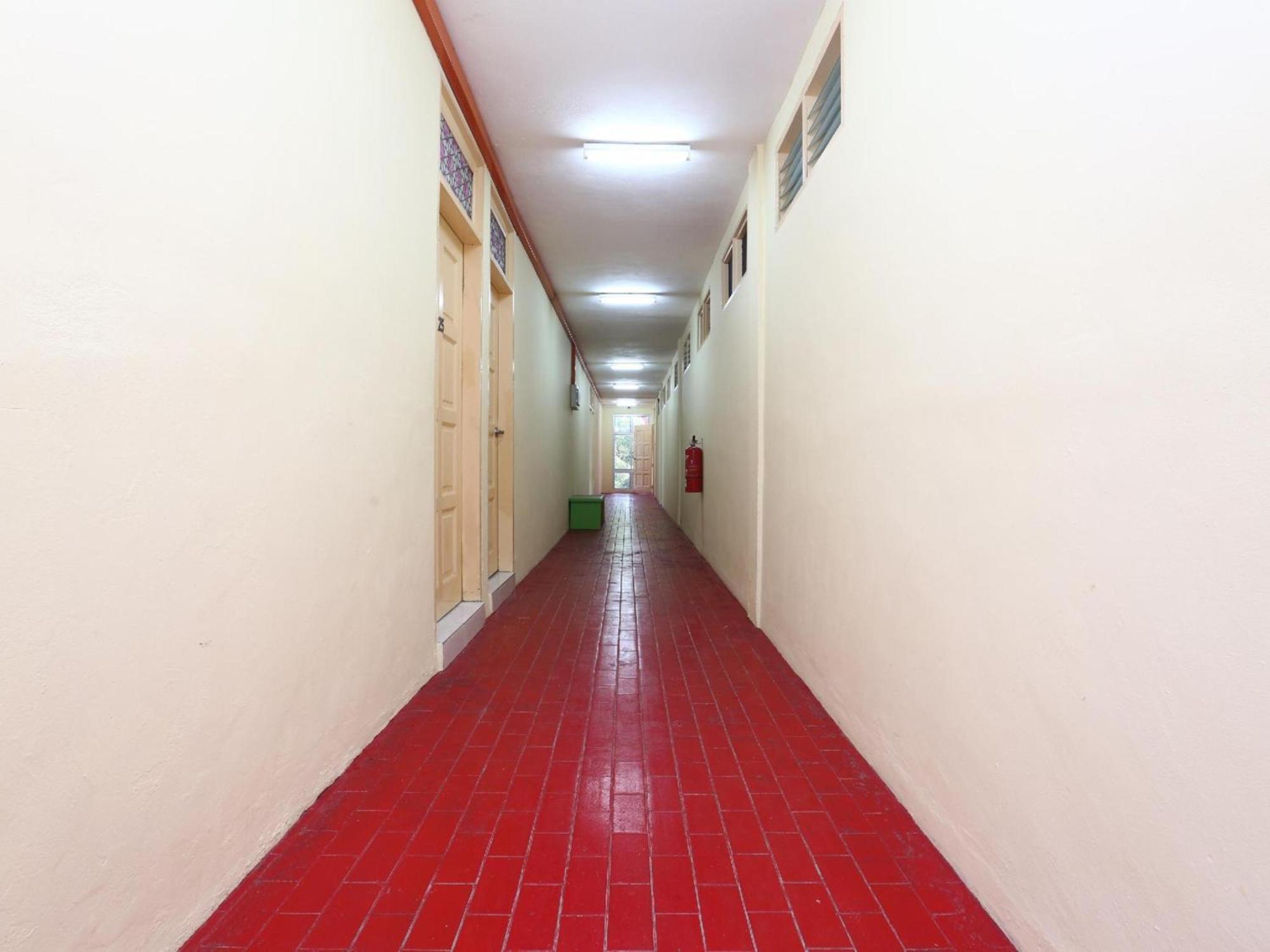 Super Oyo 89640 Hotel Pelangi Маранг Экстерьер фото
