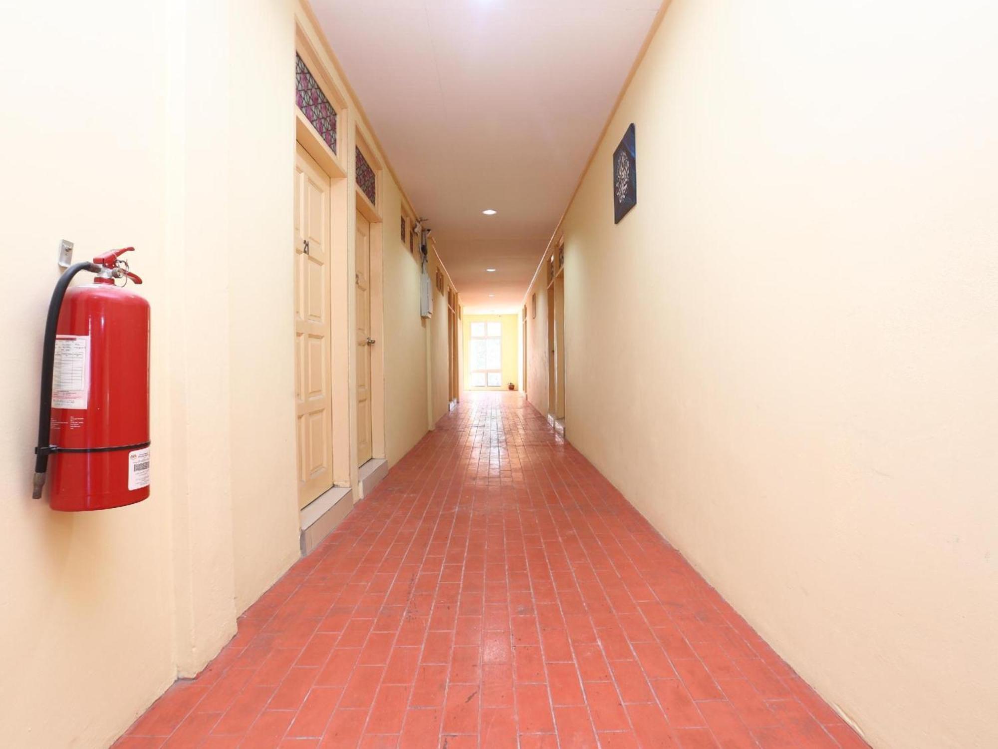 Super Oyo 89640 Hotel Pelangi Маранг Экстерьер фото