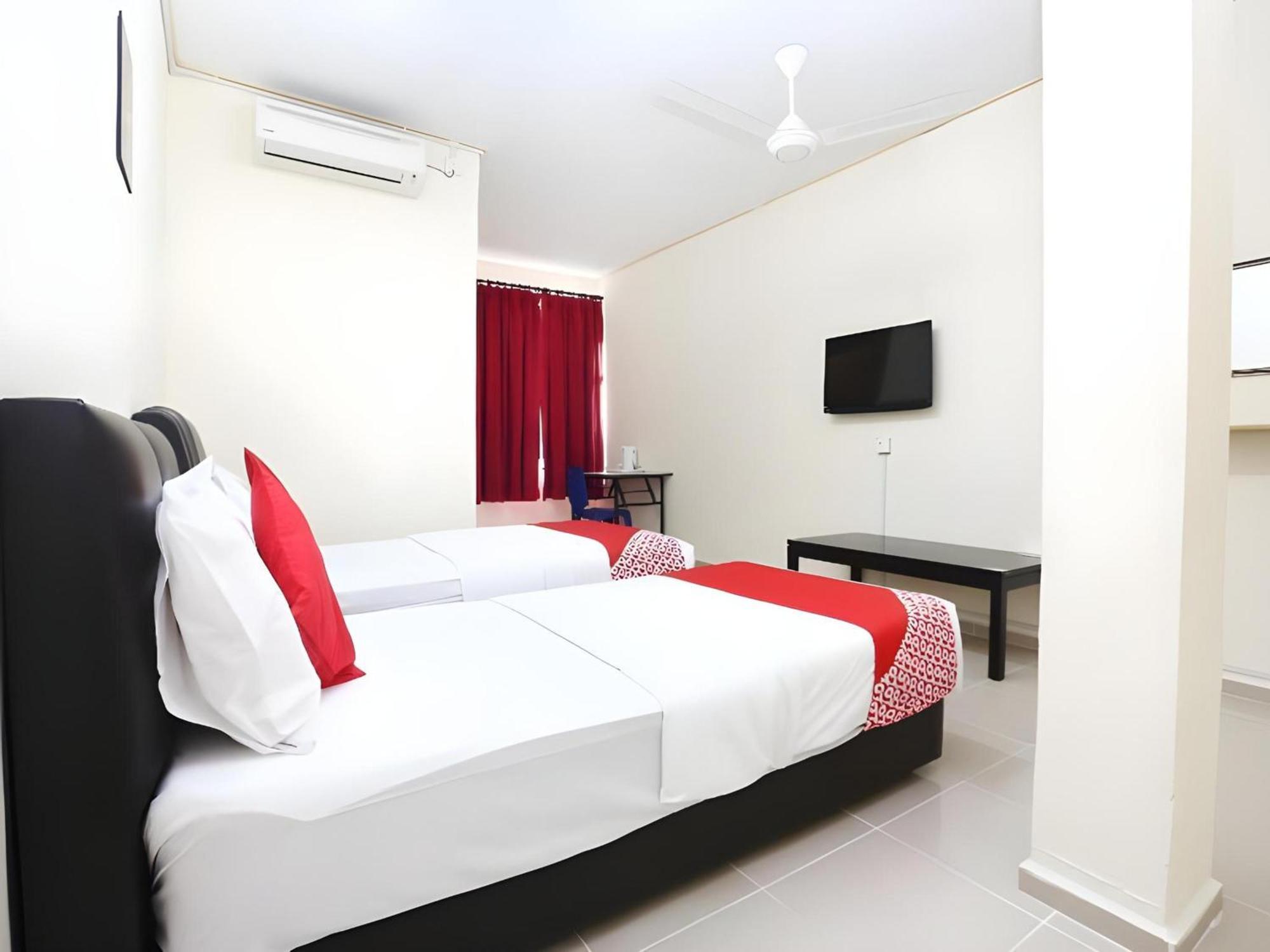 Super Oyo 89640 Hotel Pelangi Маранг Экстерьер фото