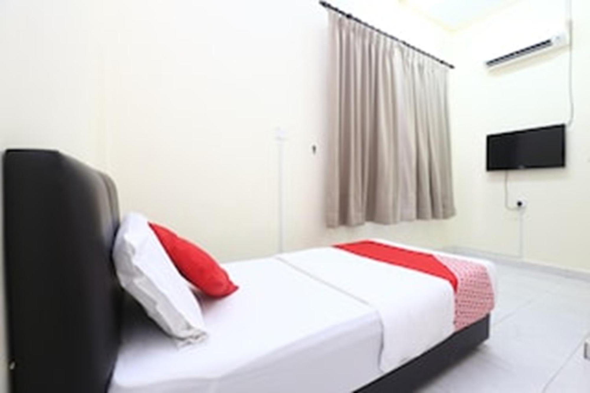 Super Oyo 89640 Hotel Pelangi Маранг Экстерьер фото