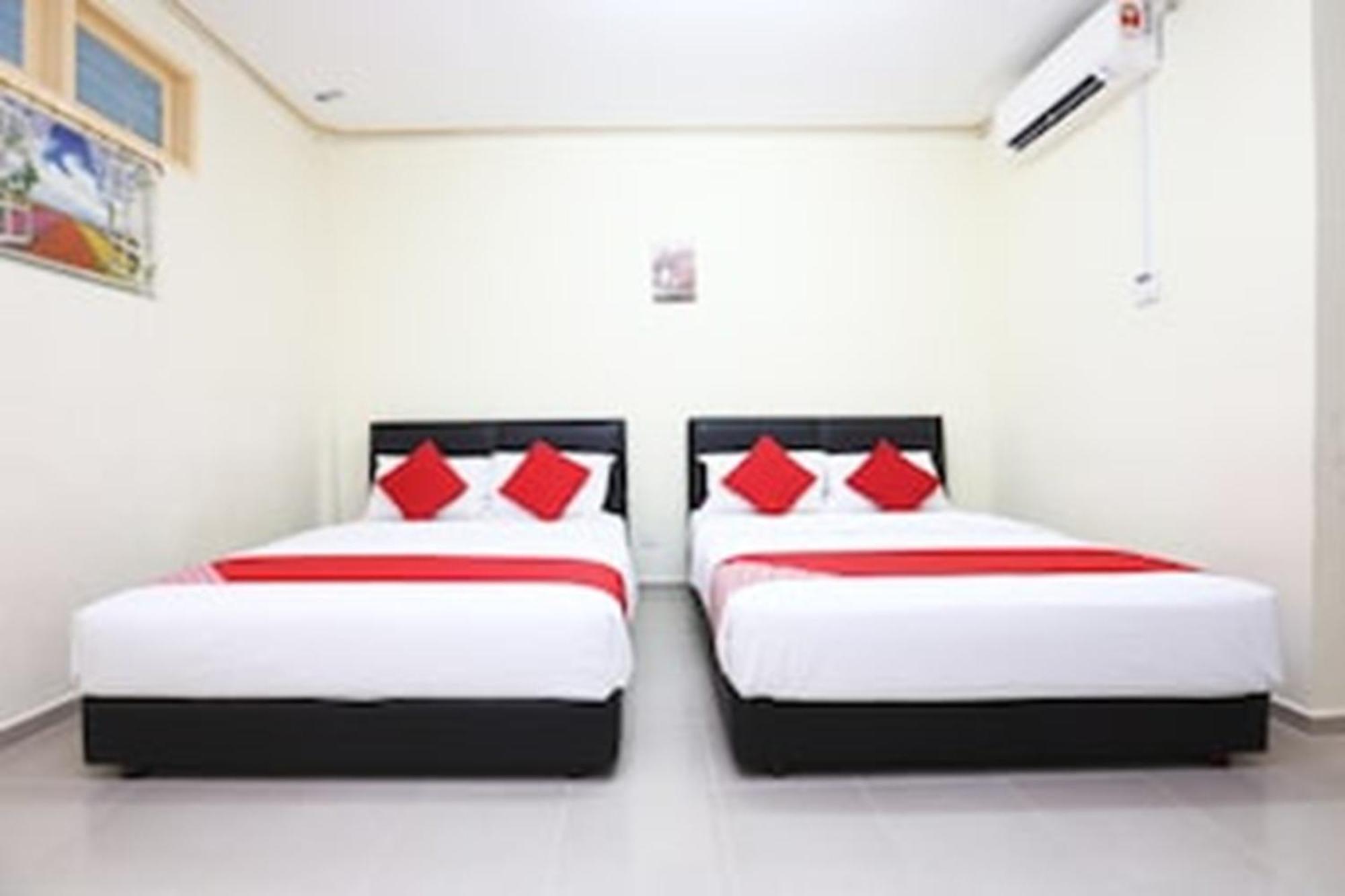 Super Oyo 89640 Hotel Pelangi Маранг Экстерьер фото