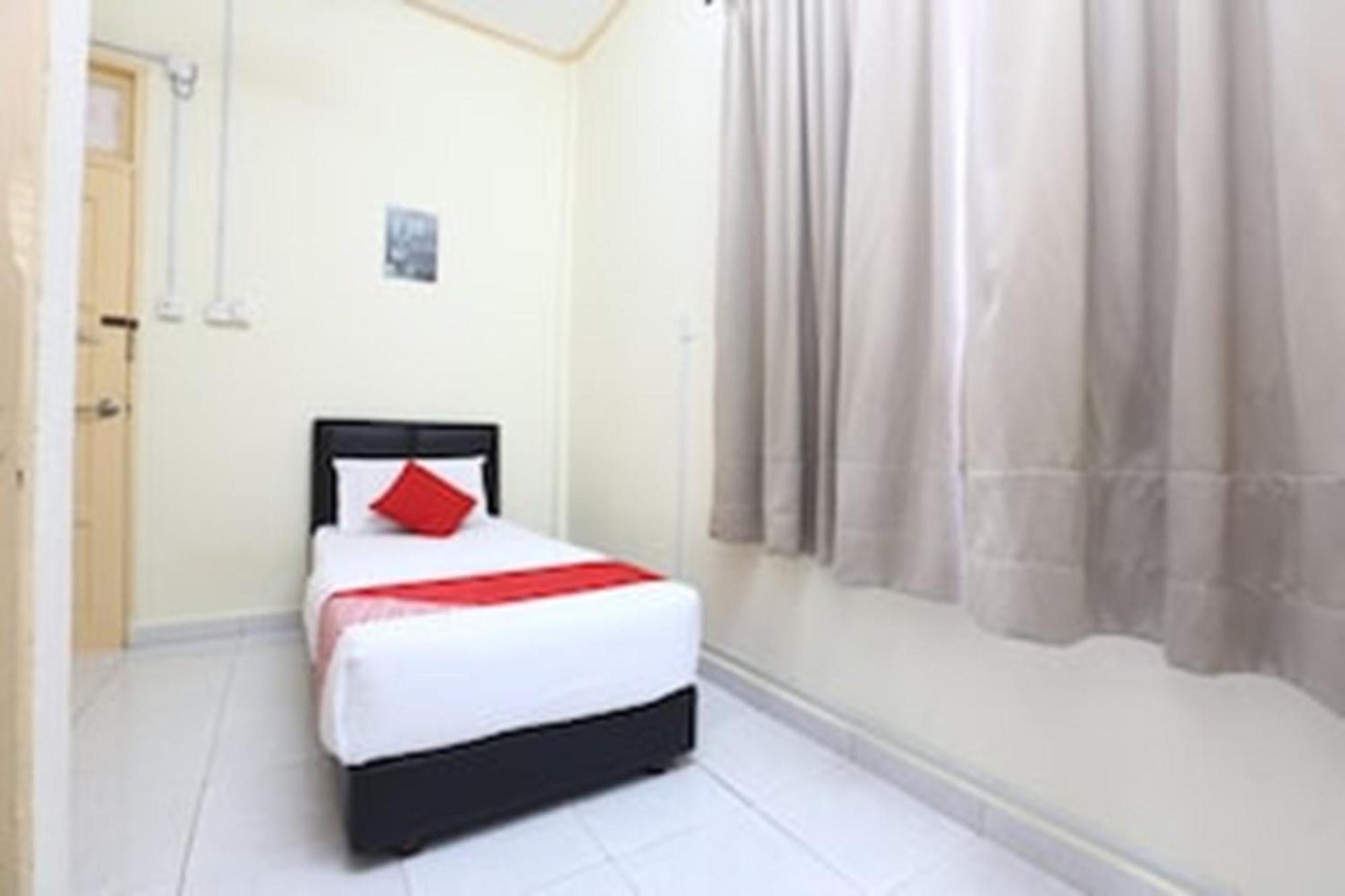 Super Oyo 89640 Hotel Pelangi Маранг Экстерьер фото